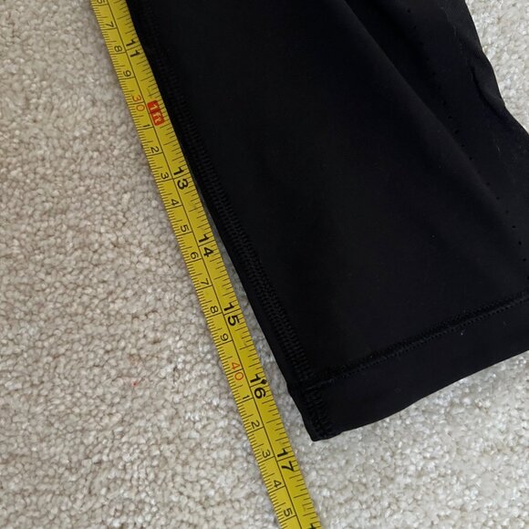 Lululemon Smooth Stride Crop Black Size 2 Stylish Mesh on Side Leggings - Picture 7 of 16